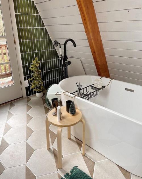 Это было невероятное преображение чердачного помещения - результатом стала идеальная ванная комната. 01