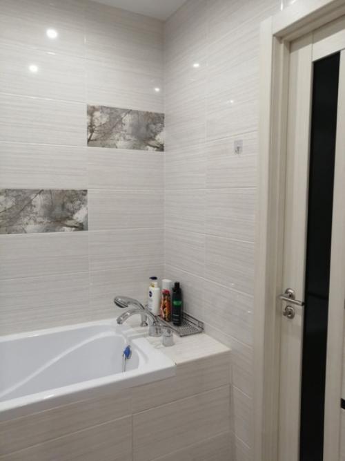Недавно закончили ремонт нашей небольшой ванной комнаты, совмещенной с санузлом. 02