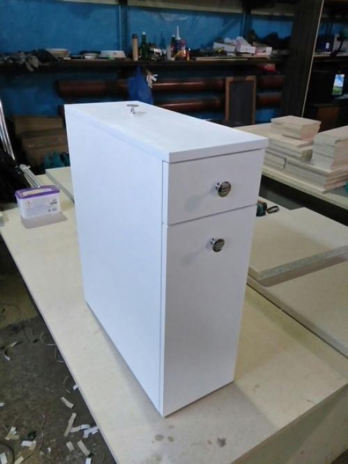 Испытывали острую потребность в шкафчике в туалете, но сами понимаете, в такое место не поставить чего то грандиозное.  