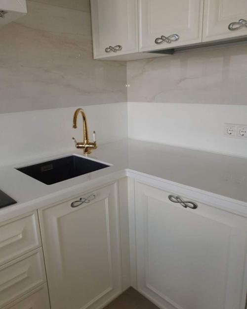 Моя кухня, ремонт вышел в 256 000. 05