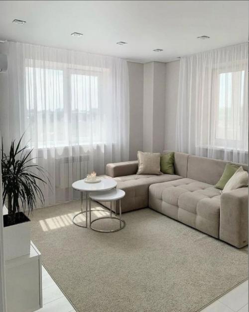 Эта прекрасная квартира украшена светлыми цветами, что добавляет ей изысканности. 01