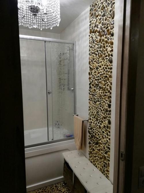 Моя ванная.  Кроме плитки, мы еще включили настоящие камни, которые привезли с берега моря.