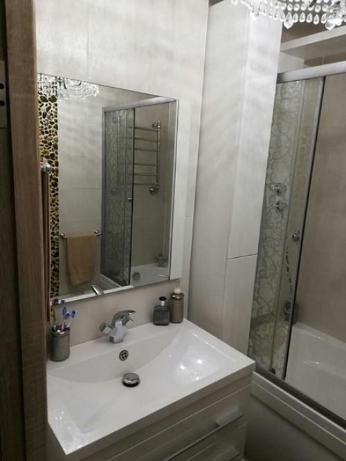 Моя ванная.  Кроме плитки, мы еще включили настоящие камни, которые привезли с берега моря. 02