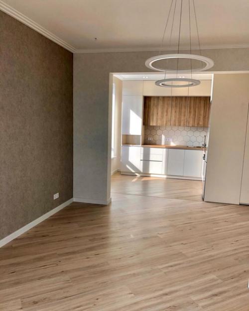 Ремонт наконец - то завершен и мы сможем приступить к жилью в этой 60-квадратной метровой квартире, находящейся в новострое. 03