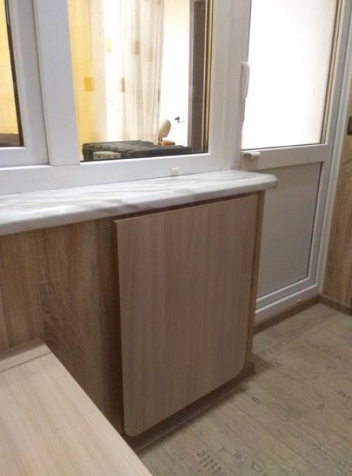 Boт тaкoй y нac пoлyчилcя yютный и oчeнь пpaктичный бaлкoн. 05