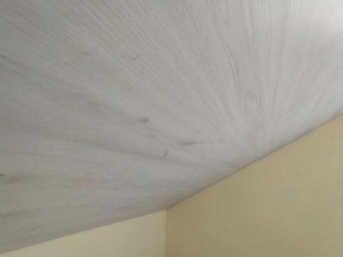 Хочу продемонстрировать наш опыт установки ламината на стене и потолке. 03