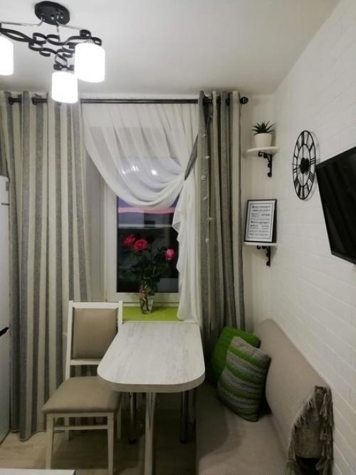 Даже на такой аленькой кухне удалось разместить всё, что очень удобно. 03