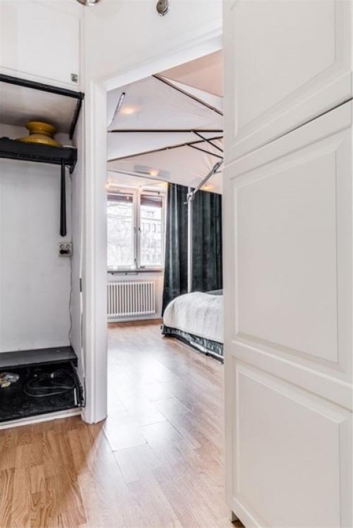 А эта квартира студия принадлежит шведской семье, которая решила поделиться фотографиями ее интерьера. 05