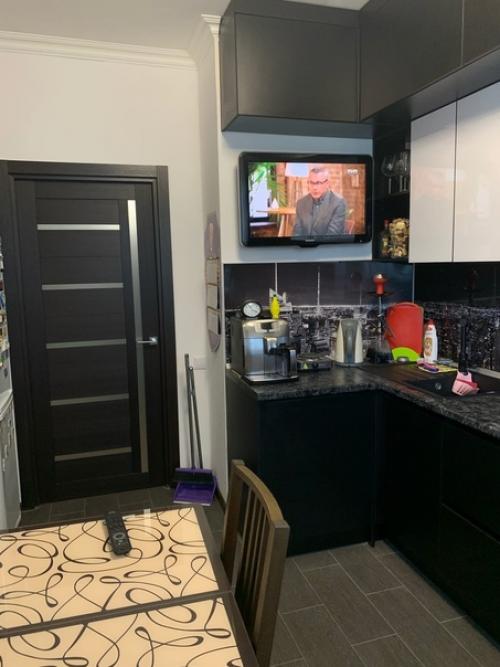 Кухня у нас была в принципе не плохой, но уже немного под устаревшей. 01