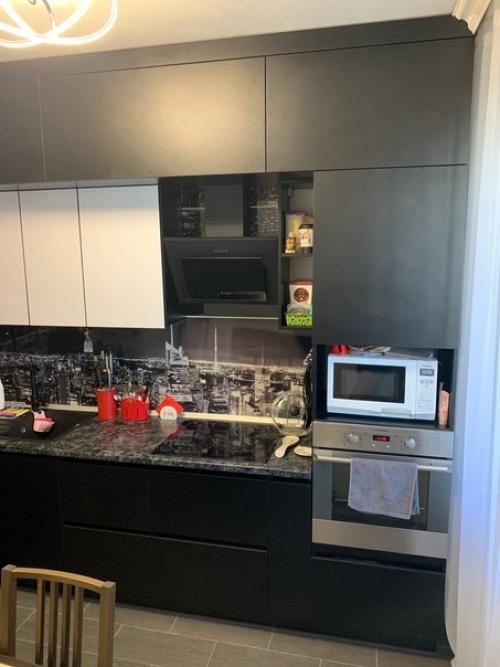 Кухня у нас была в принципе не плохой, но уже немного под устаревшей. 02