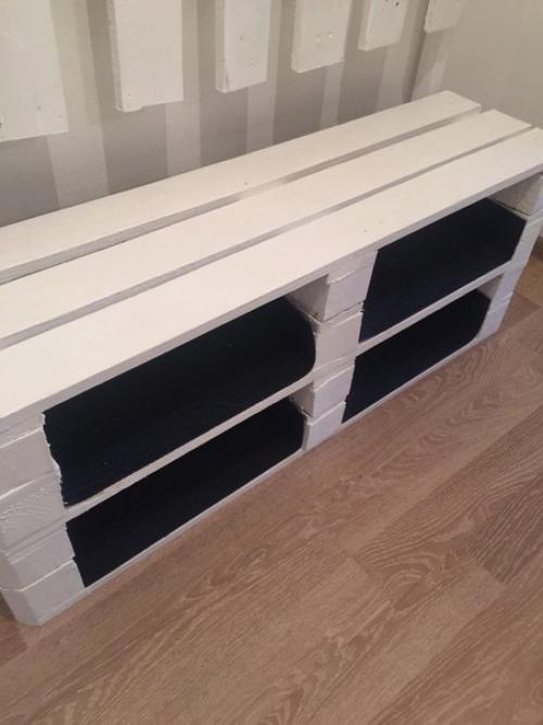 На помойке нашли стопку поддонов. 01