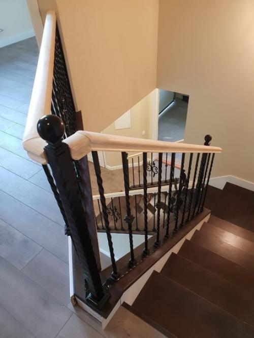 Недавно в моем доме поставили новую лестницу, которой я очень горжусь.