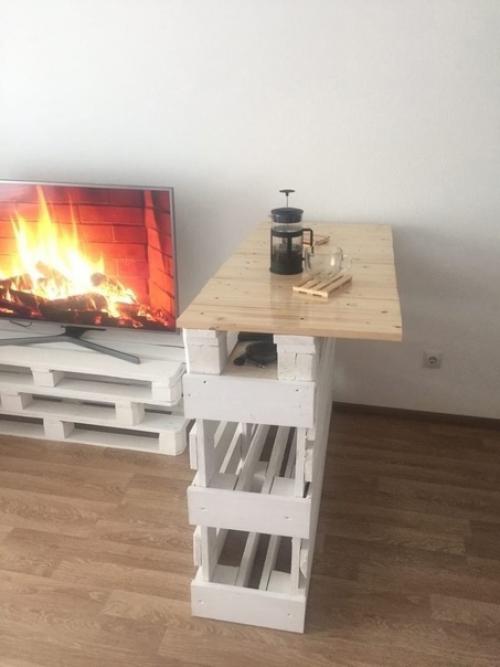 На помойке нашли стопку поддонов. 05