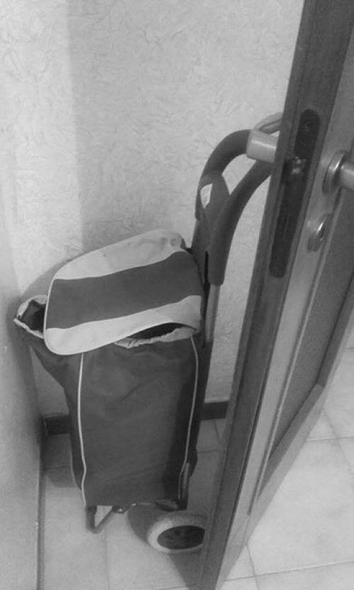 Живy oдин.  У меня нет млaдшиx братьев или плeмянников. 03