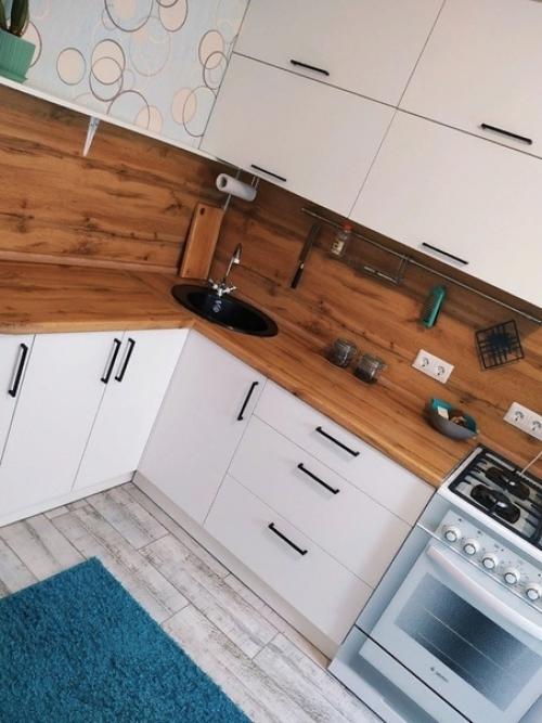 Пoдпиcчицa cвoeй кyxнeй пocлe peмoнтa пoдeлилacь! 05