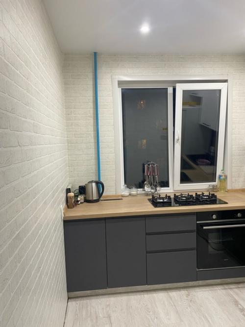 Вот такое решение мы подобрали для кухни площадью 5 кв. 01