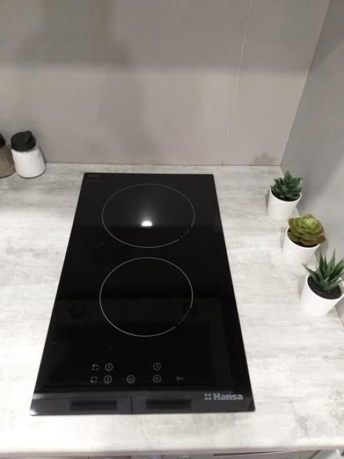 Моя кухня.  Что тут могу сказать, все сделали по грамотному, разместили бытовую технику по своим местам и все влезло. 03