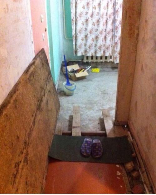 Наша кухня была уже морально устаревшей, что приняли решение делать капитальный ремонт. 01