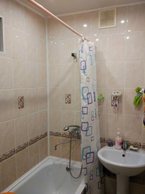 Женщина продемонстрировала, как она полностью в одиночку своими силами капиталила ванную. 07