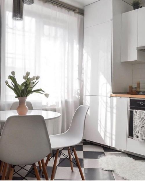 Наша кухня была уже морально устаревшей, что приняли решение делать капитальный ремонт. 03