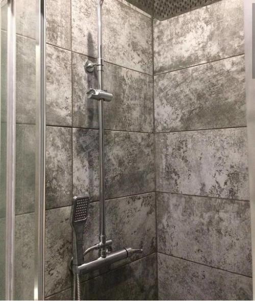 Эта квартира в очень изысканном стиле в приглушенных тонах оформлена. 07