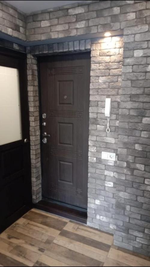 Оформили свою прихожку гипсовой плиткой под имитацию кирпичной кладки. 03