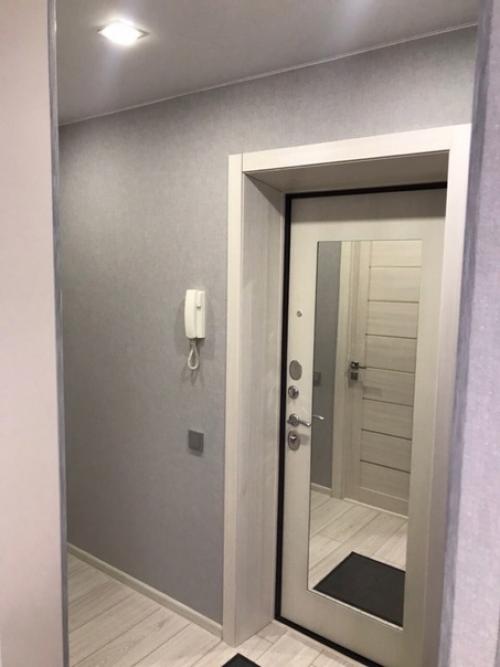 Часто мы наблюдаем, что люди разбавляют однотонный интерьер различными оттенками. 07