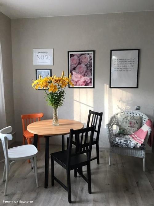 Объединили кухню и комнату, сделали из квартиры нечто подобное студии. 01