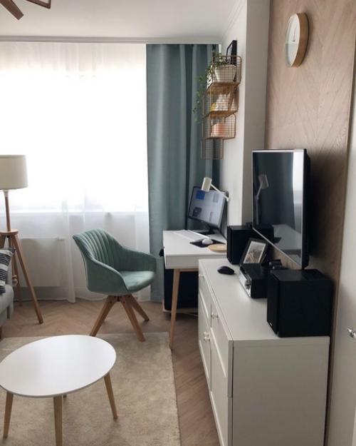 Это комната в моей небольшой квартирке. 01