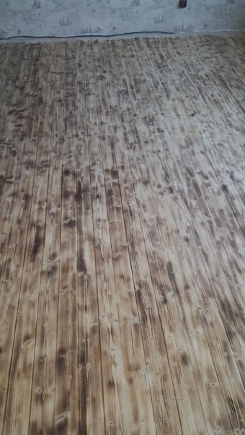 У всех в квартирах ламинаты, линолеумы, а мне вот захотелось чего то оригинального и натурального.