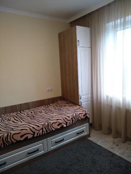 Ничего сверхъестественного не мудрили, сделали ремонт по стандарту. 09