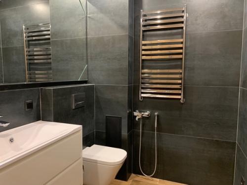 Позвольте мне рассказать о нашем ремонте в этой 70-метровой квартире, который был выполнен без профессионального дизайнера. 05