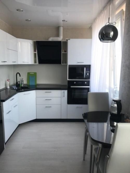 После пяти лет аренды квартир, наконец - то я приобрел собственное жилье - хоть и небольшую (28 кв. 03