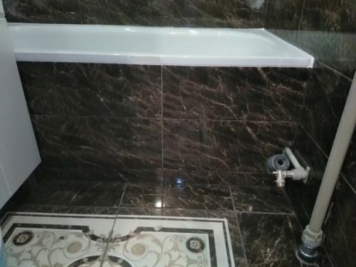 Дизайн нашей ванной комнаты, несколько видов плитки, все на свой вкус выбиралось. 02