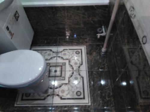 Дизайн нашей ванной комнаты, несколько видов плитки, все на свой вкус выбиралось. 08