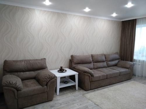 Ничего сверхъестественного не мудрили, сделали ремонт по стандарту. 05