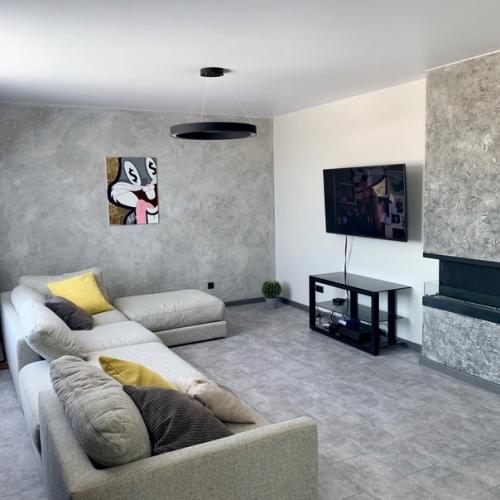 Позвольте мне рассказать о нашем ремонте в этой 70-метровой квартире, который был выполнен без профессионального дизайнера. 01