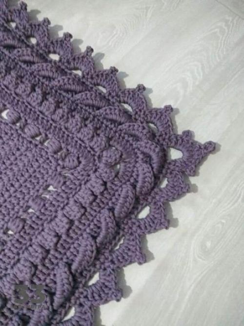 Бабуля нам несколько ковриков в квартиру навязала. 03