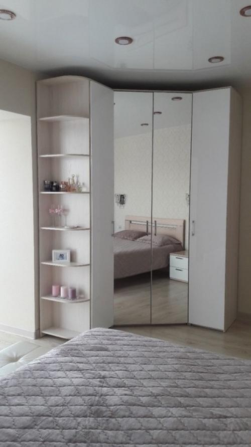 Вот такую спальную комнату муж нам собственноручно сделал. 03