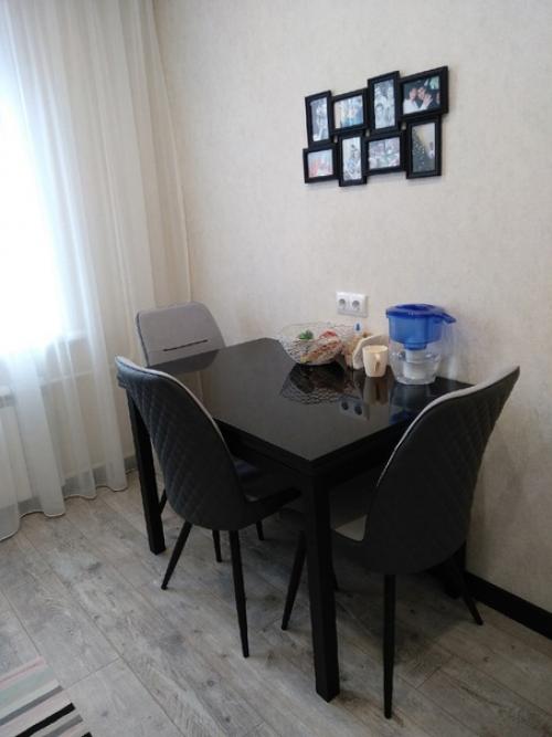 Ничего сверхъестественного не мудрили, сделали ремонт по стандарту. 01