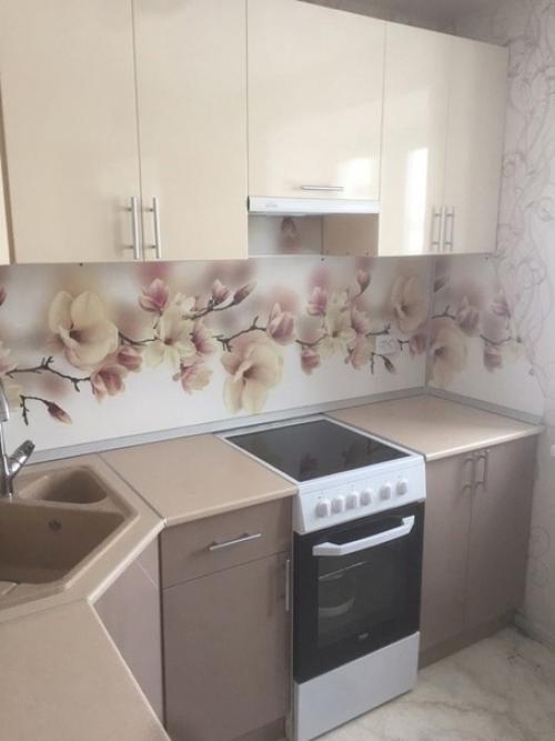 Это моя новенькая кухонька, которую сделали нам на заказ. 01