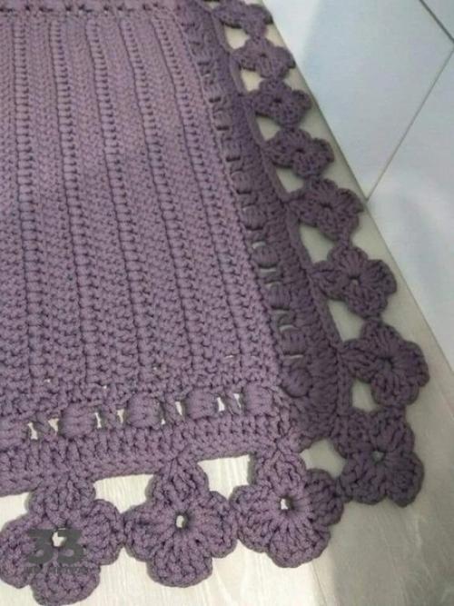 Бабуля нам несколько ковриков в квартиру навязала. 05