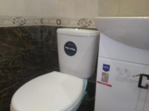 Дизайн нашей ванной комнаты, несколько видов плитки, все на свой вкус выбиралось. 04