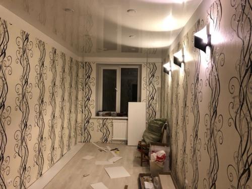 Разобрали полностью комнату, пришлось конкретно попотеть, а затем уже приступили к отделке. 04