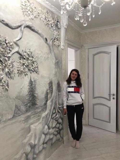 Украсила стену у себя в квартире лепниной. 02