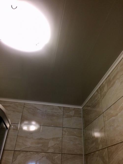 То, как мы превратили каморку в старом древнем доме в полноценный санузел. 06