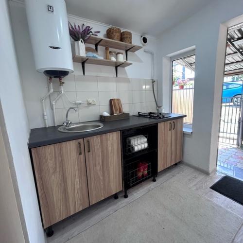 Из старой убитой халупы за два месяца сделали стильную студию со своим двориком с зоной отдыха. 04