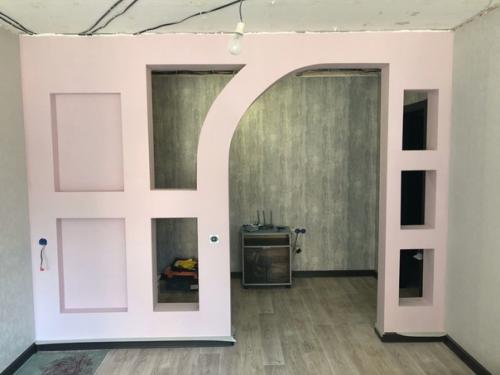 Разделил комнату на две части при помощи такой вот перегородки. 03