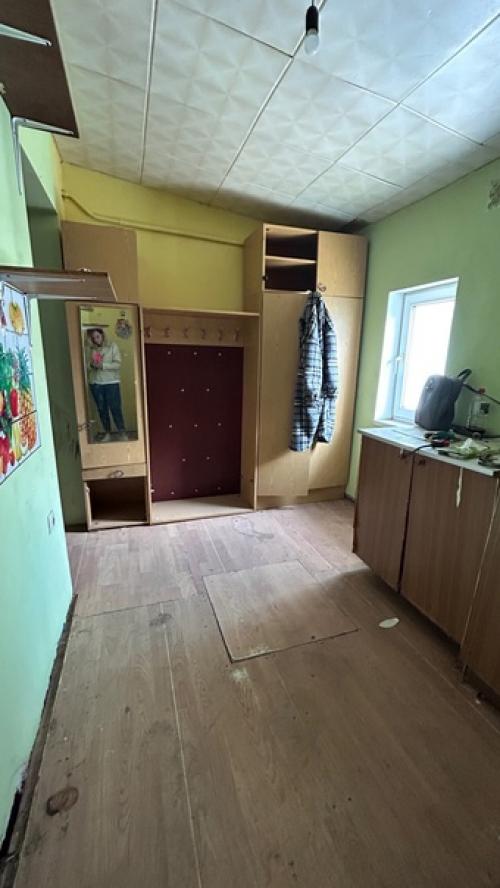 Из старой убитой халупы за два месяца сделали стильную студию со своим двориком с зоной отдыха. 02