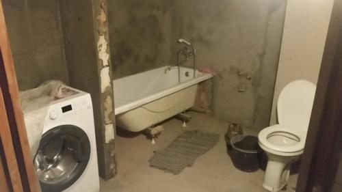 Вот так мы оформили санузел, в спокойных тонах. 06